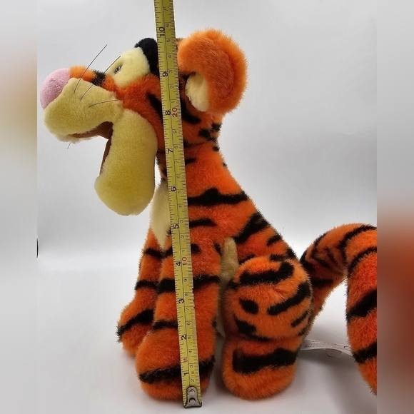 DISNEY Resort Tigger plush animal - Picture 2 of 7